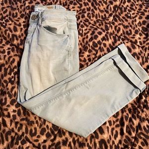 YMI lUXE capri jeans